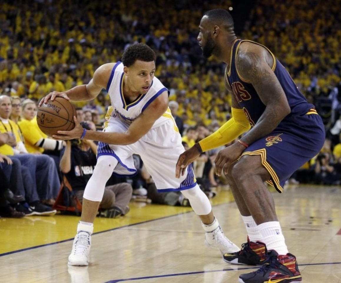 Kenapa Sepatu Basket Harus Ada Decitnya?