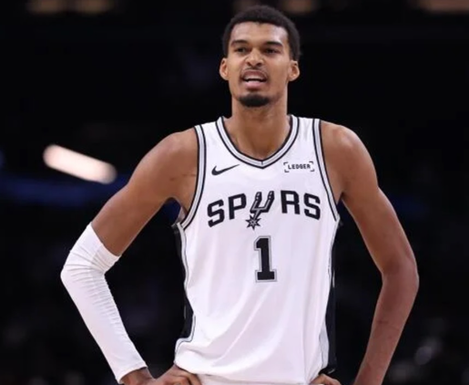 wembanyama-akan-absen-lama-usai-cedera-betis