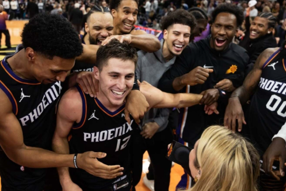 suns-kejutkan-wolves-dengan-comeback-yang-dramatis