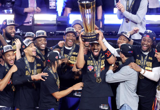 knicks-angkat-trofi-usai-kalahkan-spurs