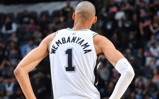 clingan-double-double-bantu-trail-blazers-menang