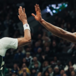 Bucks Kalahkan Pacers 105-99 Sengit